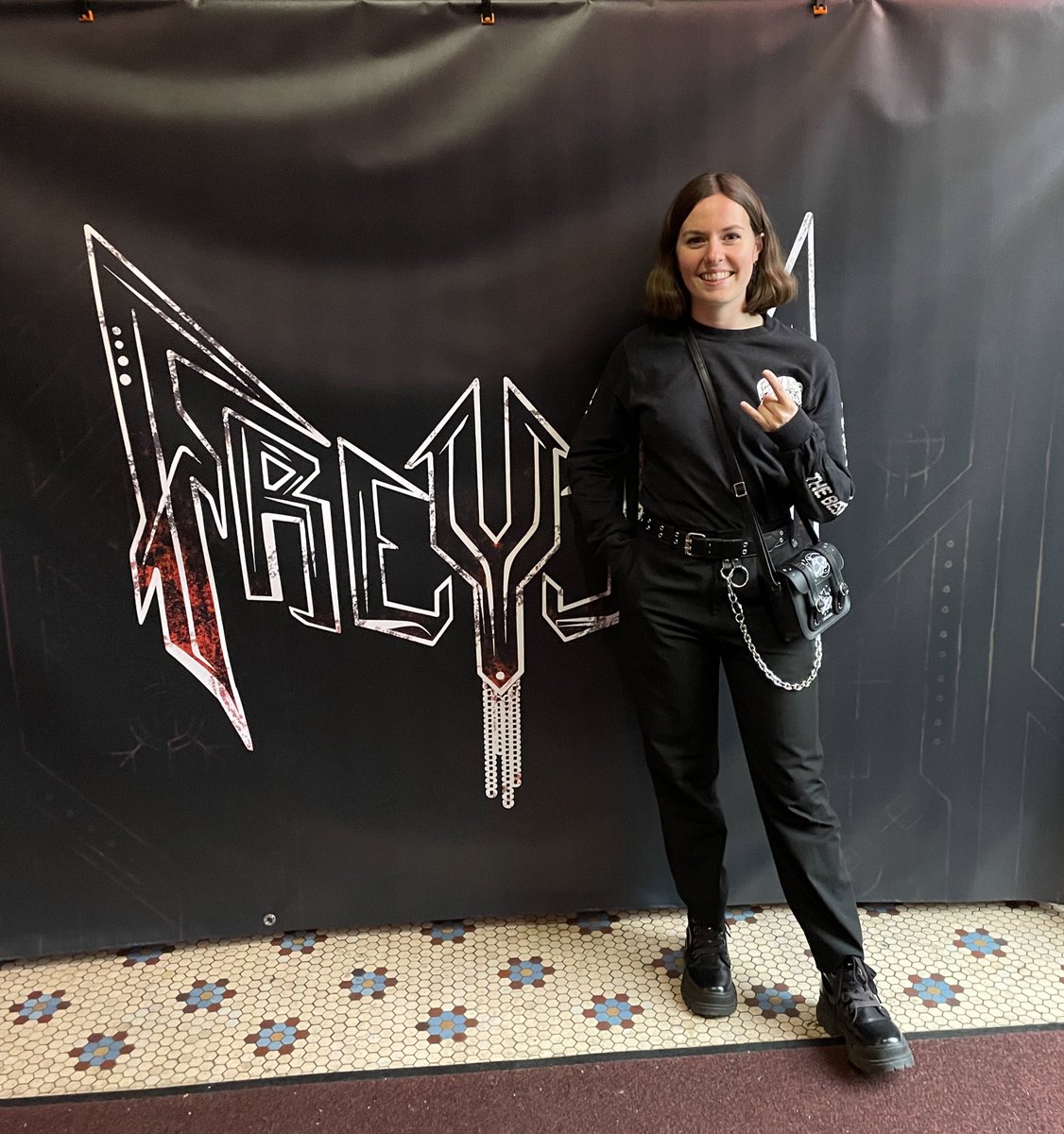 Tellement contente d'avoir pu assister à la première de <a href="/freyjacatch/">Freyja</a> hier ! Et d'avoir pu faire mon retour dans le public de <a href="/rixecatch/">Rixe</a> 🔥 
Keur sur les copains/copines que j'ai croisé hier 🫰🏻