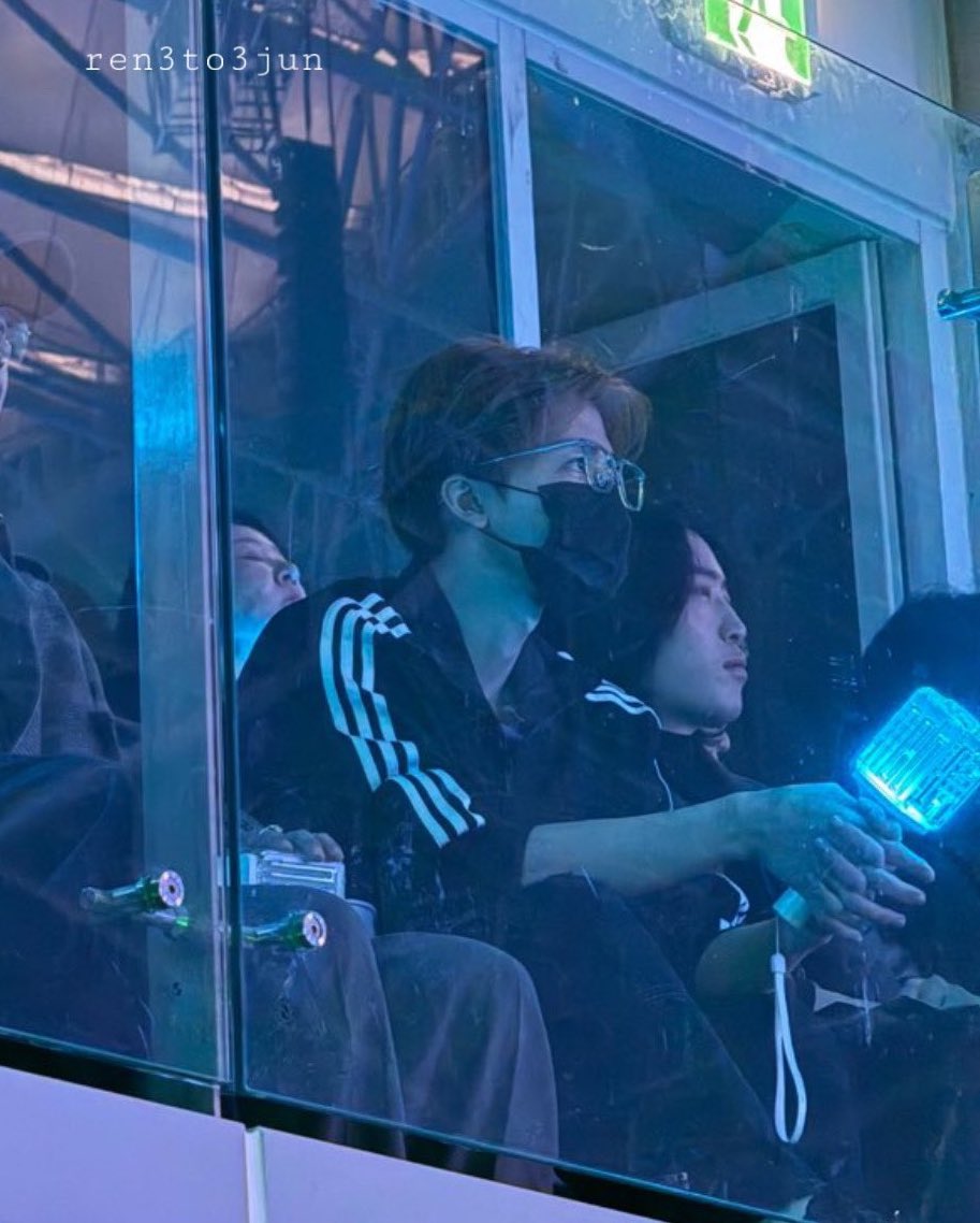 เขินการแต่งตัวเค้าจะแย่ คือเป็นหนุ่มเกินพี่แจมินกับแว่นมันที่สุดจริงๆ ㅜㅜ