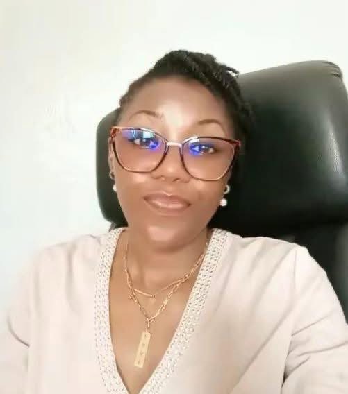 Kebane :

« Tu es en couple avec un gars, tu sais très bien que c’est un mec intelligent, très cultivé, qui s’améliore chaque jour. Il lit beaucoup, a une grande culture générale et parle de sujets variés avec différentes personnes.

Et toi, au lieu de t’élever à son niveau, tu