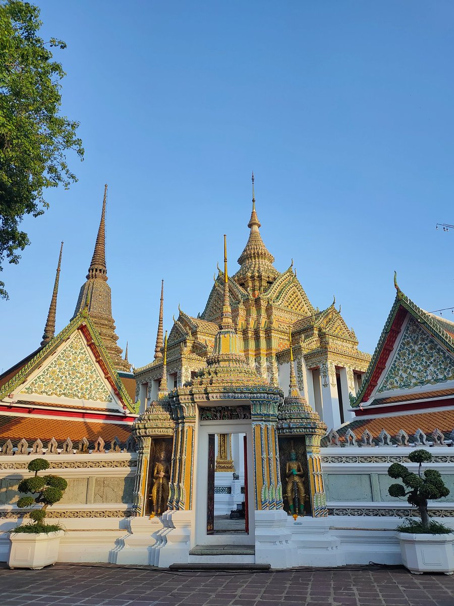 CrocusVT's tweet photo. #โครคัสไปไหนมา
ไป #วัดโพธิ์ หรือวัดพระเชตุพนวิมลมังคลาราม มีงานออกร้านขายของในสไตล์ภาคเหนือด้วยค่ะ ส่วนทางเราไปถึงงานช่วงเย็นๆ อากาศกำลังดี ได้เดินสำรวจพื้นที่ และกราบไหว้เพื่อเสริมดวงกาชา เอ๊ะ  ไม่ใช่สิ เพื่อความเป็นสิริมงคลค่ะ 😔 ✨ ❄️🪻(1)
#CrocusVT #วีเสี่ยงๆ #VtuberTH https://t.co/adNNRXnI63