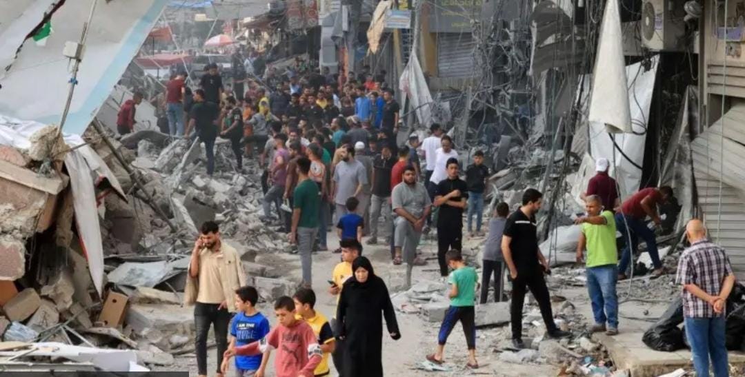 Ateşkese dakikalar kala israilli köpekler gazzeye hava saldırısı yaptı 14 filistinliyi hayattan kopardı sen hâlâ boykot ürünlerini almaya devam et Allah bunun hesabını soracak