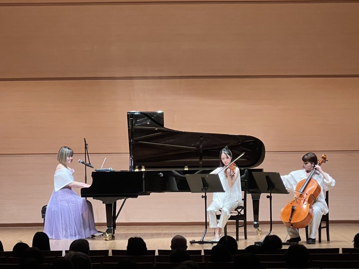 solvc_37's tweet photo. 久しぶりにトリオでホールの響きを感じながら演奏しました。

幸せだったぁ

繊細な音の鳴らし方、息の使い方、今の楽器の健康状態、いろんなものが素直に耳に入ってきて、楽器がちゃんと生きてるのを再確認できた

こういう演奏会を今年はたくさんしたい！ https://t.co/LQHGESvGVx