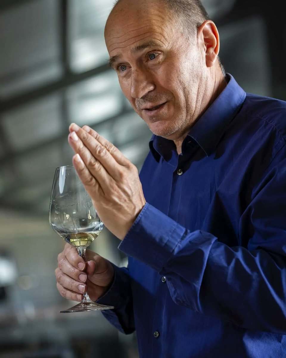 “Cal ser inquiet. Hem de ser-ho. Perquè sent inquiet pots llegir la situació i els problemes d’una determinada manera. Pots veure la jugada des d’un punt de vista diferent. Per tant, tots els que estem desperts som una mica avançats. Perquè intentes plasmar allò que penses. “