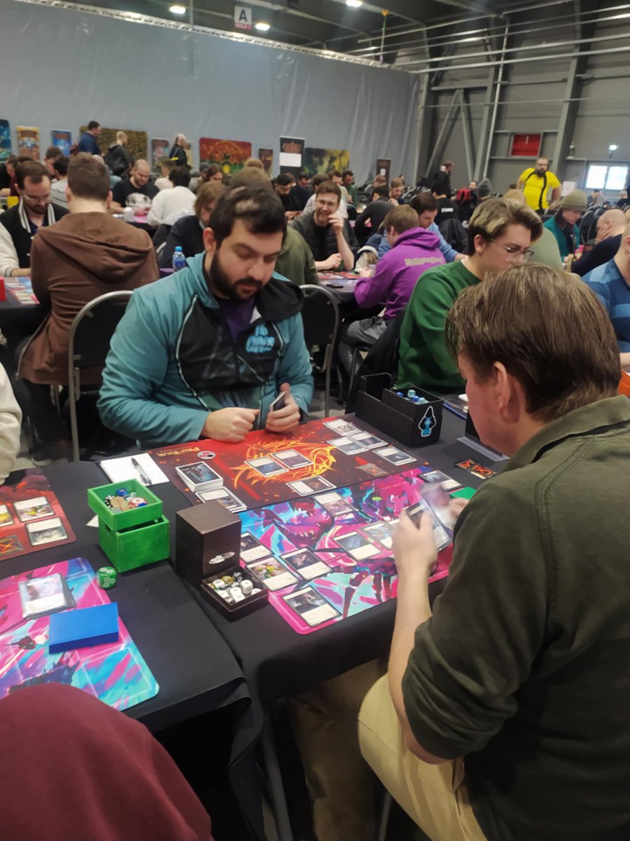 FaB_Chaos's tweet image. Day 2 of Prague.

Really exited about this Limited format.

Hopefully hunting will be good!

#Fabtcg #WorldPremierePrague