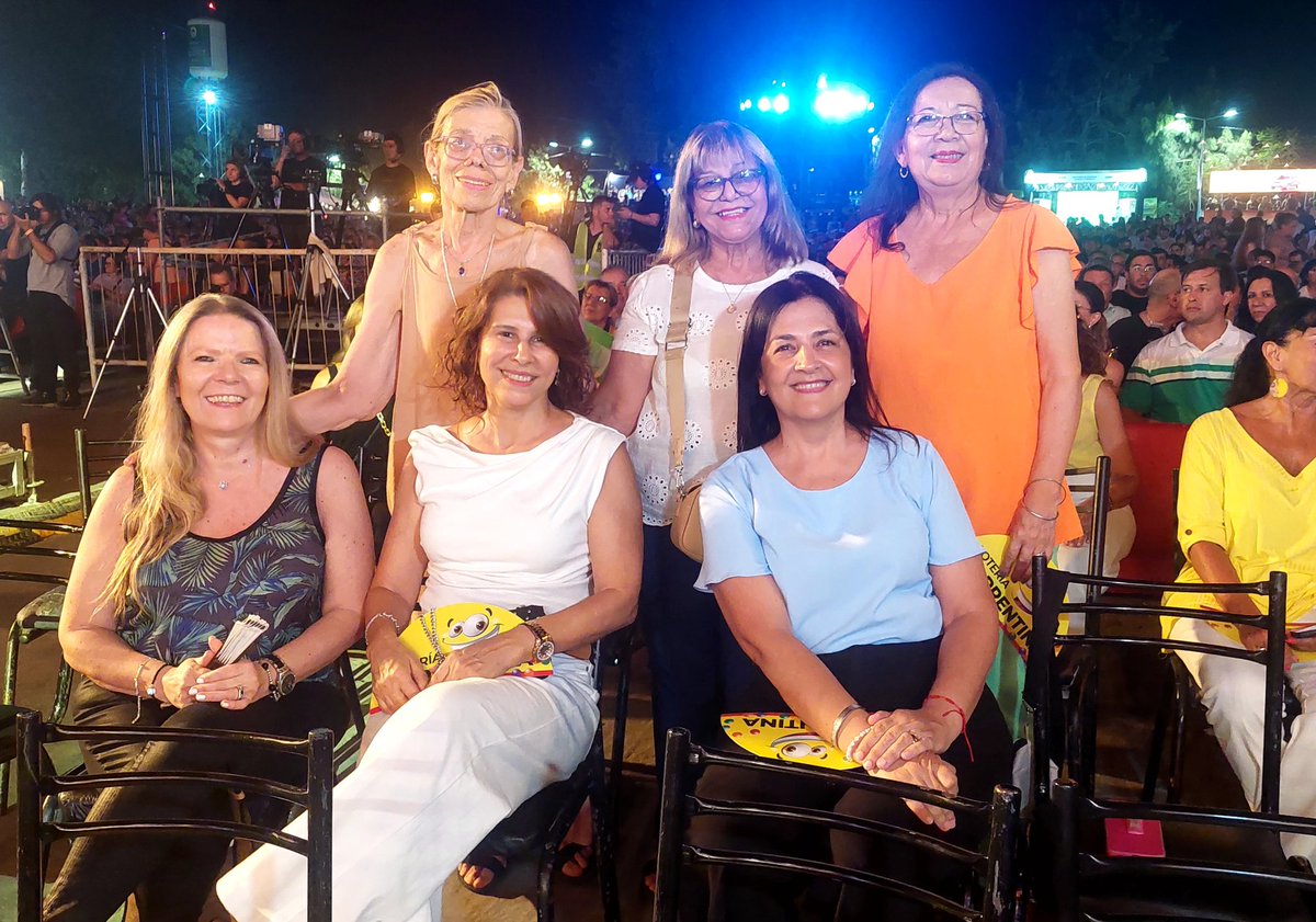 Así vivimos la segunda luna de la 34° <a href="/FNChamame/">FNCH34</a> en el anfiteatro Cocomarola 🪗 El escenario late con lo mejor de nuestra música y tradición.

<a href="/gustavovaldesok/">Gustavo Valdés</a>
<a href="/cristygarro/">Cris</a>
<a href="/CorrientesGob/">Gobierno de Corrientes</a>