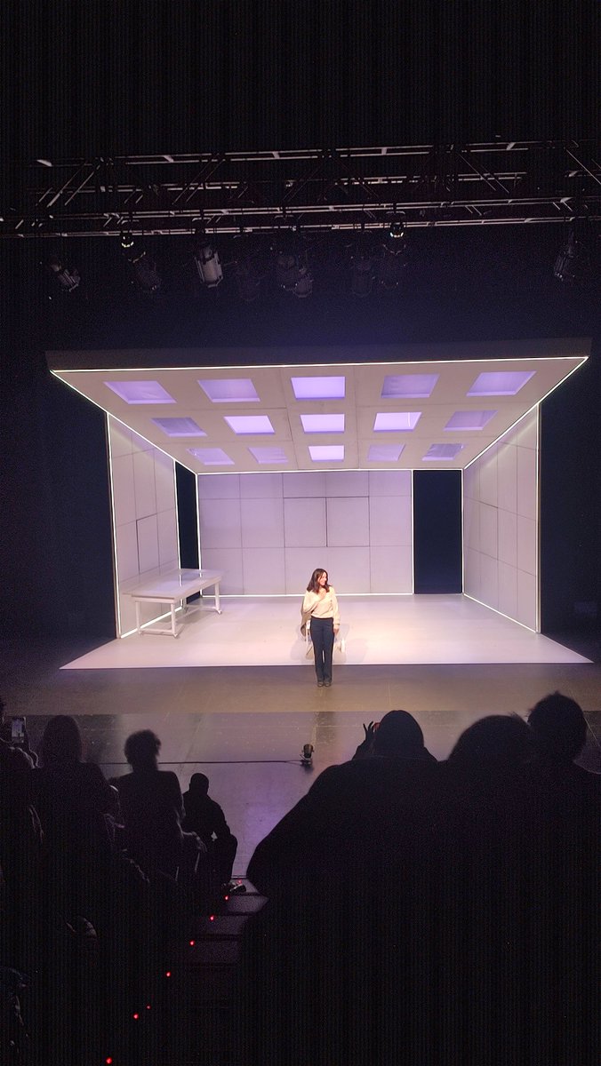 Qué gran privilegio haber podido disfrutar de la última representación de la gira de "Prima Facie", una función que no ha traído más que éxitos a <a href="/vickyluengo/">Victoria Luengo</a> y que me volvió a golpear anoche tanto como cuando la vi hace poco más de un año en Madrid. <a href="/LavaVLL/">Laboratorio de las Artes de Valladolid :: LAVA</a>