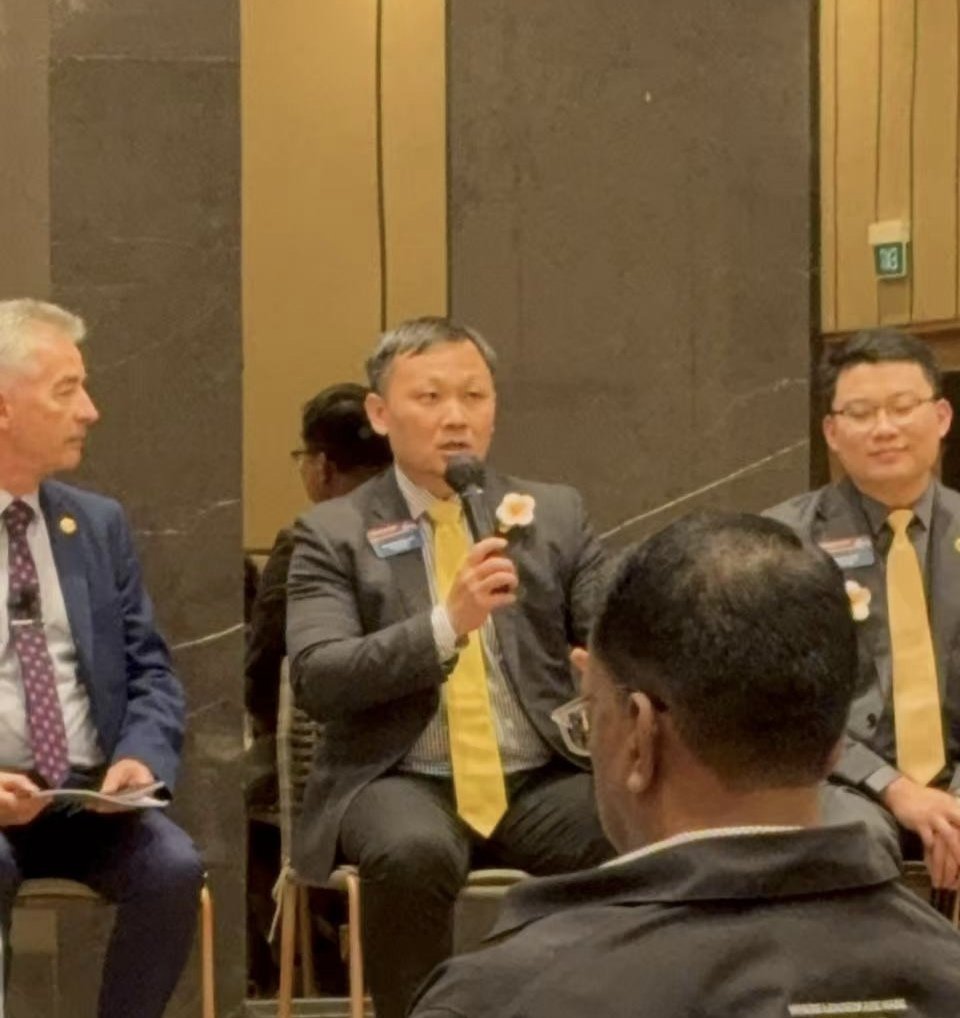 ✨ District 85 🇨🇳 Trios, including DD Martin Mao, PQD Yvonne Zhu and CGD Kakarot Cai, as well as Region 14 Advisor Ronaldo Huang engaged 👏🏻 in Toastmasters International 2025 Mid Year Training held in #Jakarta, Indonesia. 

#toastmasters #leadership  #toastmastersglobal