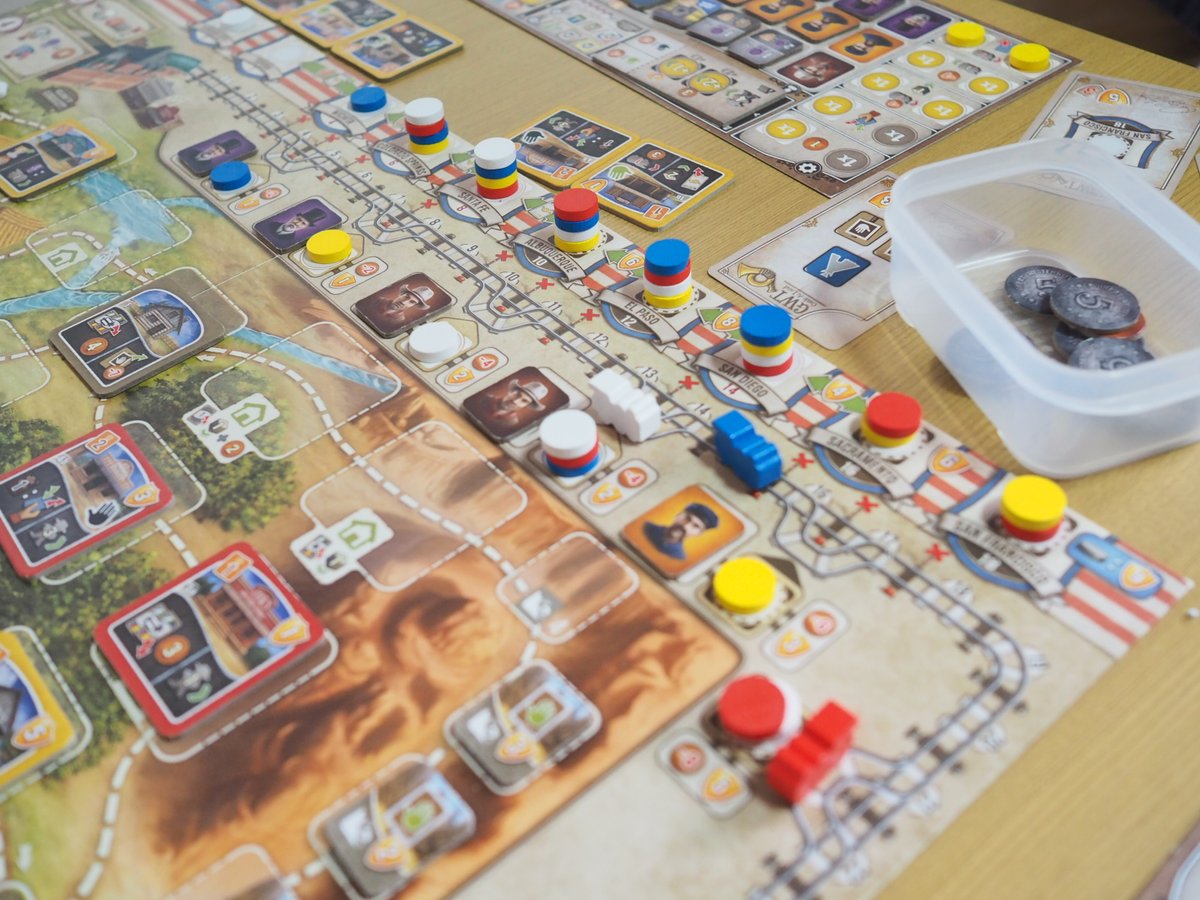 matz_jon's tweet image. 今回の「GWT／Great Wusi Tsureteku」ボードゲームは、ひさっしぶりの４人戦っ！　汽車トラック最後まで進めたのは嬉しいけど、それ以外ボロボロっ。でもなぜだか異様な盛り上がりで、最後まで異様に楽しかったぜっ！
#GWT