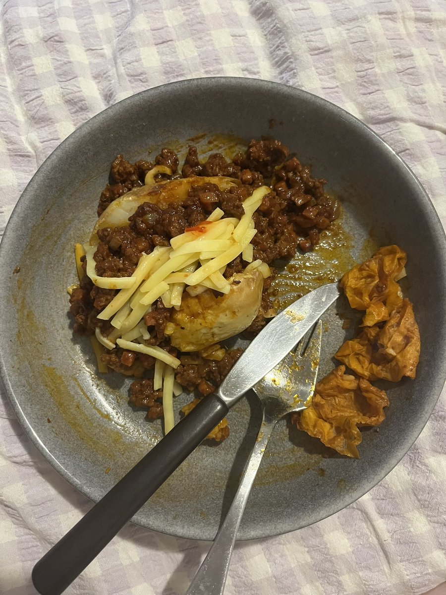 buggzykaye's tweet photo. friend's mum made me dinner 😰😰😰😰 there js so much oil it just keeps coming https://t.co/0qu8rTbjis