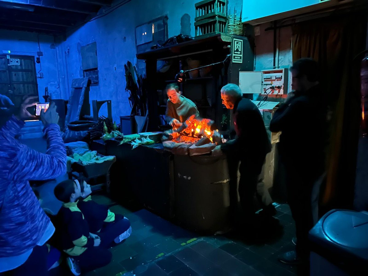 🗣 Durant les darreres setmanes, hem ensenyat el teatre a grups escolars i els hem pogut explicar alguns dels secrets dels #PastoretsMataró

🎭 En total, 16 visites per a nois i noies per donar-los a conèixer un espectacle únic

💥 Moltes gràcies a tot l'alumnat que ha vingut!