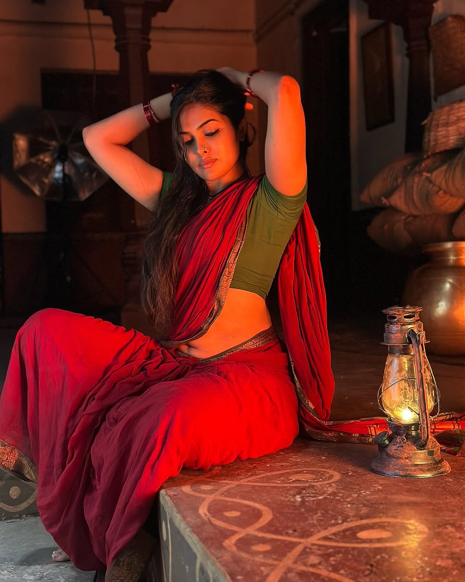 Laaavvvzzz's tweet photo. #actordivi #divi #divivadthya saree Telugu actress boddu https://t.co/RRE505Q4im