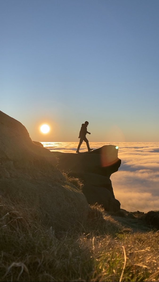 KurtMcBain's tweet image. Cloud inversion at Kinder Scout from yesterday. 😍 #CloudInversion #PeakDistrict #KinderScout