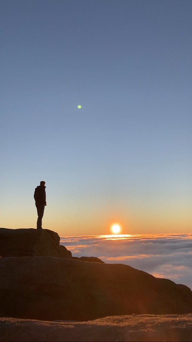 KurtMcBain's tweet image. Cloud inversion at Kinder Scout from yesterday. 😍 #CloudInversion #PeakDistrict #KinderScout