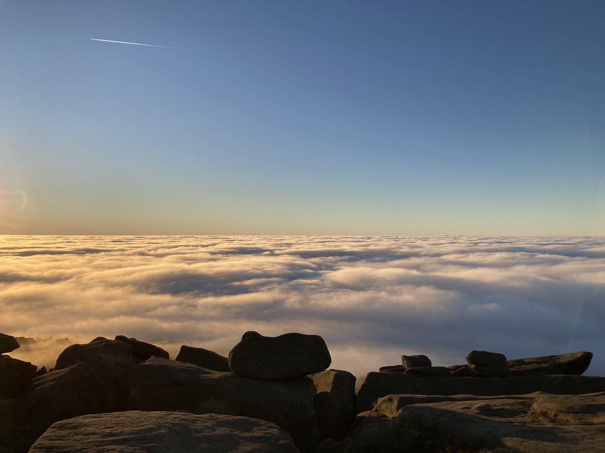 KurtMcBain's tweet image. Cloud inversion at Kinder Scout from yesterday. 😍 #CloudInversion #PeakDistrict #KinderScout