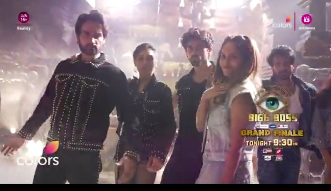 In next scene, ShrutikaArjun with Trio😂❤️
BB18 ICONIC WINNER VIVIAN