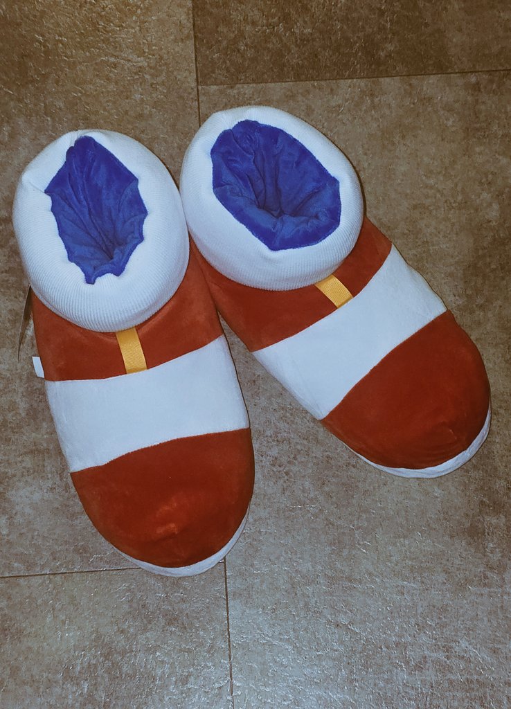 BrandoGaming201's tweet photo. @StinkyBlueRat I have the shoes https://t.co/4CX8Mahmrs