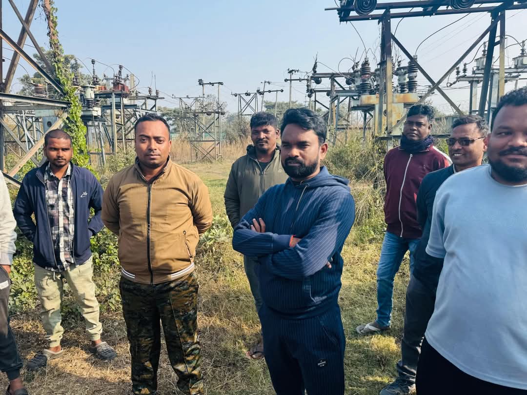 SanjibSardar46's tweet photo. आज पोटका प्रखंड के हाता विद्युत सब स्टेशन में देर रात्रि हुई चोरी की घटना की जानकारी मिलते ही घटनास्थल पर पहुँचा और वहाँ कार्यरत कर्मियों से घटना की पूरी जानकारी लेकर प्रशासन को घटना में शामिल लोंगो पर कार्रवाई करते हुए मामले का उद्��ेदन करने का निर्देश दिया हूँ।

@HemantSorenJMM @JmmJharkhand @Jsr_police @JharkhandPolice