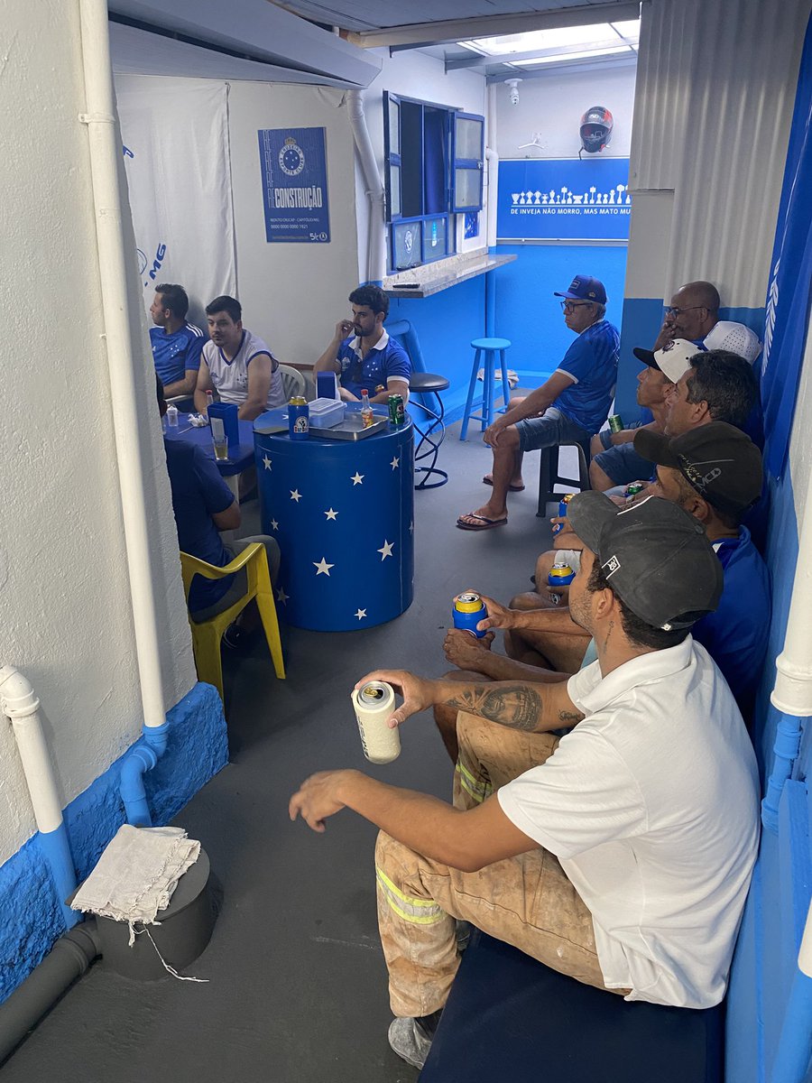 CrucapCapitolio's tweet photo. Dia de Clássico, to na Sede !
#cruzeiro #redutos #crucap https://t.co/HbcfPgWIwX