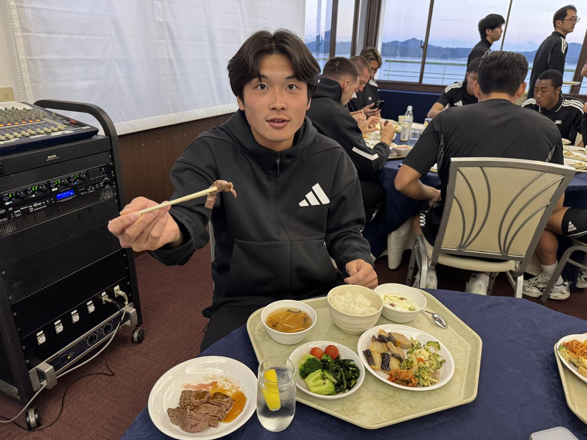 キャンプ地に #藤田晋 社長から激励の差し入れとして『牛フィレ肉