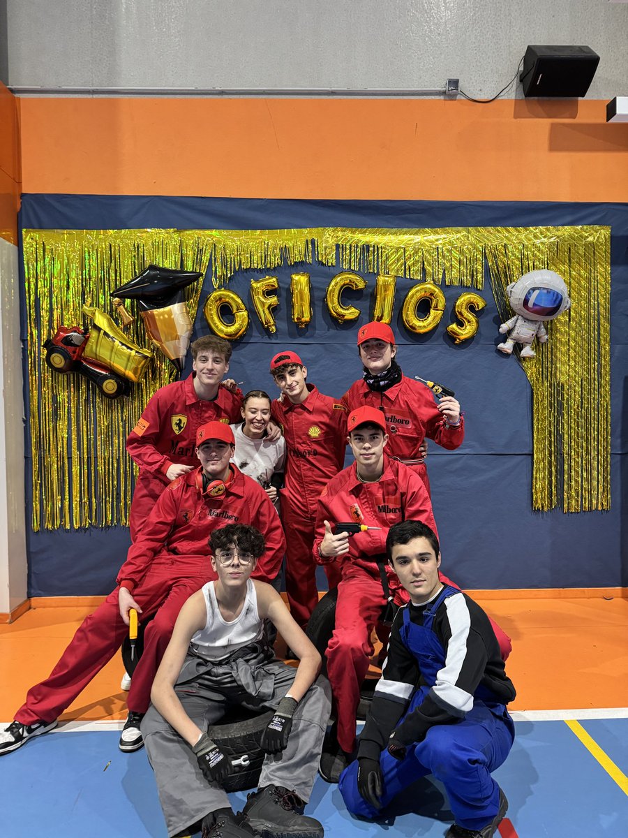 CJNaranjoven's tweet photo. Alguna foto de nuestros disfraces de ayer compartiendo un rato de fiesta en @CJ_savio 
#somosfuturo https://t.co/TnxzI2l5Oz