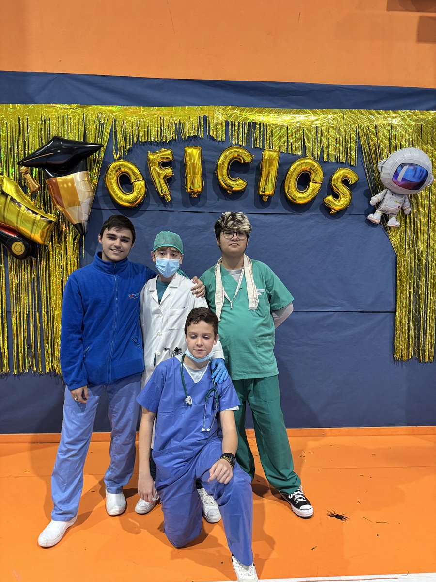 CJNaranjoven's tweet photo. Alguna foto de nuestros disfraces de ayer compartiendo un rato de fiesta en @CJ_savio 
#somosfuturo https://t.co/TnxzI2l5Oz