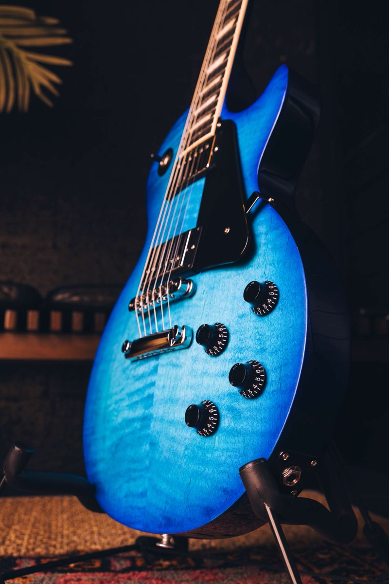 GibsonJapan's tweet image. 新登場の「レスポール・スタジオ・セッション」。
ウルトラ・モダンのウェイトリリーフを施したマホガニー・ボディにAA フィギュアド・メイプル・キャップを採用！

詳細▶　ow.ly/Bozc50Urwpv

#gibson #gibson130 #ギブソン #マイギブソン