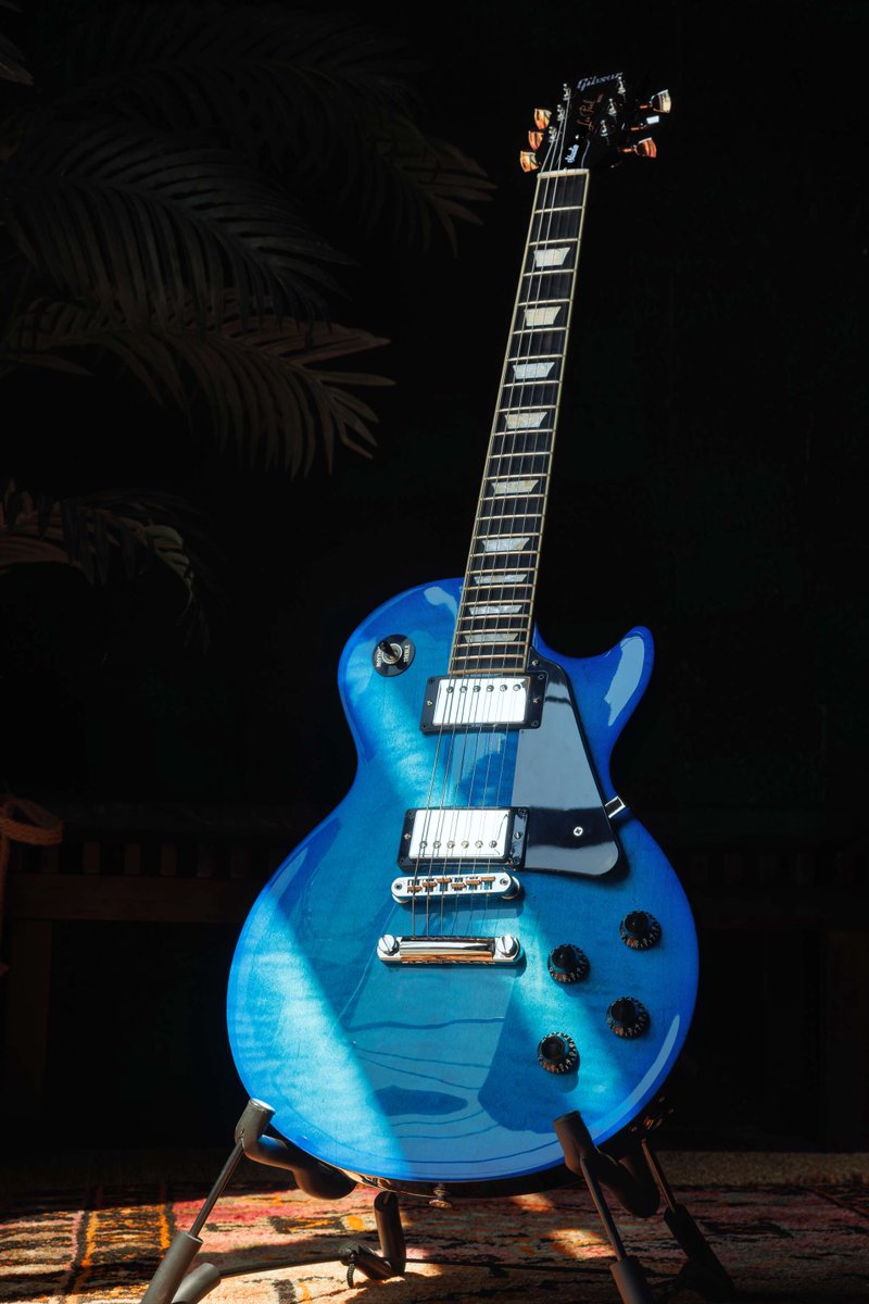 GibsonJapan's tweet image. 新登場の「レスポール・スタジオ・セッション」。
ウルトラ・モダンのウェイトリリーフを施したマホガニー・ボディにAA フィギュアド・メイプル・キャップを採用！

詳細▶　ow.ly/Bozc50Urwpv

#gibson #gibson130 #ギブソン #マイギブソン