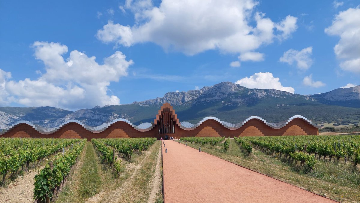 VisitBasqueCtry's tweet photo. Rioja Alavesa is just waiting to be discovered!
Spectacular vineyards, charming villages and the world's finest winery - not been there yet?
Discover it here 👉 https://t.co/LL2ABnBwhX
#VisitBasqueCountry #RiojaAlavesa #Vineyards https://t.co/9MbFs2dsMf