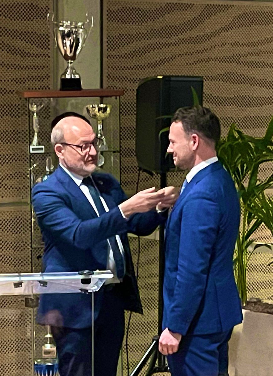 RiouxRemy's tweet photo. Fier, heureux &amp; ému d’avoir dit au revoir à mon ami @CTrottmann qui quitte l’@AFD_France pour de hautes responsabilités. Décoré de l’ordre d’outre-mer &amp; fort de sa curiosité un peu rebelle, le voici paré pour affronter la haute mer de 2025, cruciale pour les trois océans #UNOC 🌊 https://t.co/9AbfBmXdXq