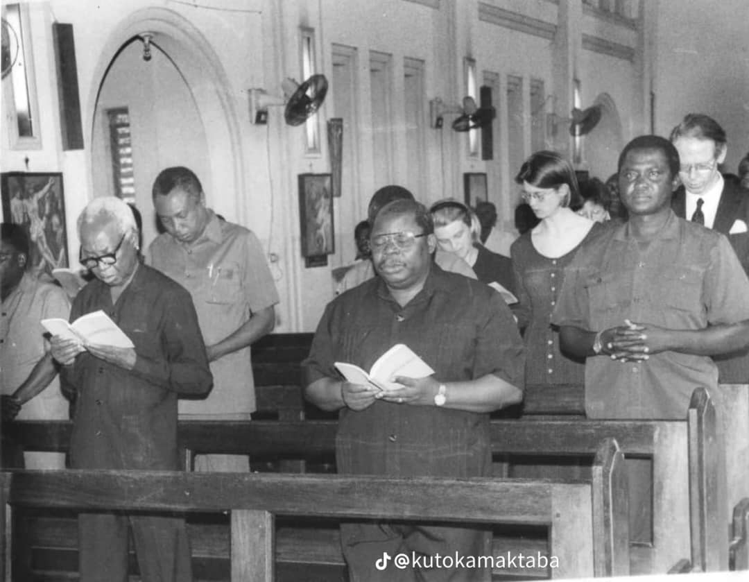 📍Dar es Salaam, 1990s

St Albans Cathedral

Muwe na J2 njema.