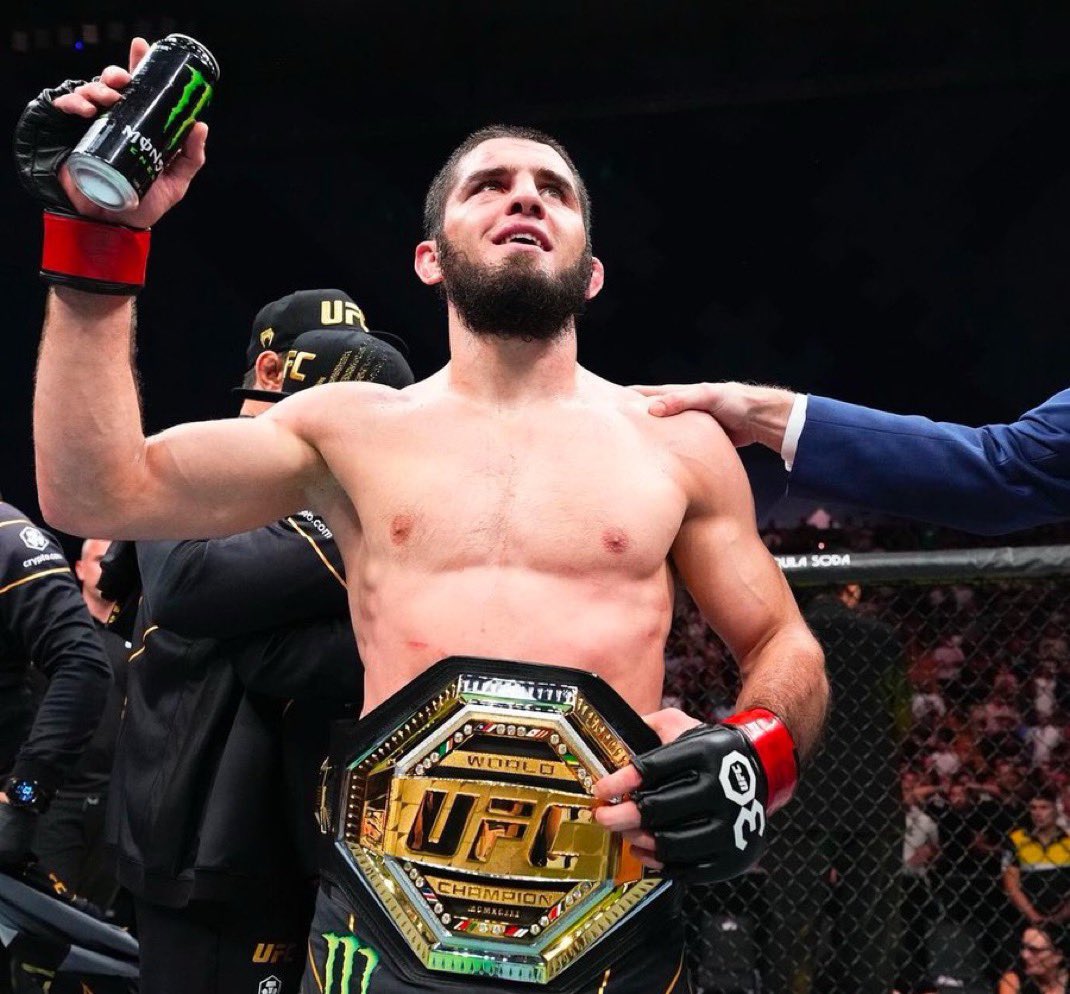 desert_mma's tweet photo. وجهة نظري..

هذا الرجل مشروع GOAT قريباً ومسألة وقت.. لماذا؟ هو افضل مقاتل متكامل في التاريخ (ركز على كلمة متكامل)

مصارعة وGrappling؟ اسطوري

إخضاعات؟ خرافي 

سترايكنق؟ ممتاز جداً

لياقة بدنية وقوة عضلية؟ قوي جداً 

احترام واخلاق البطل؟ لا يعلى عليه

سيره ذاتيه وسجل؟ اسماء كثيرة

شنو اللي ينقصه ويصير القوت والأفضل في التاريخ؟  حزام ثاني 🏆🏆وممكن اسمي خصم قوي.