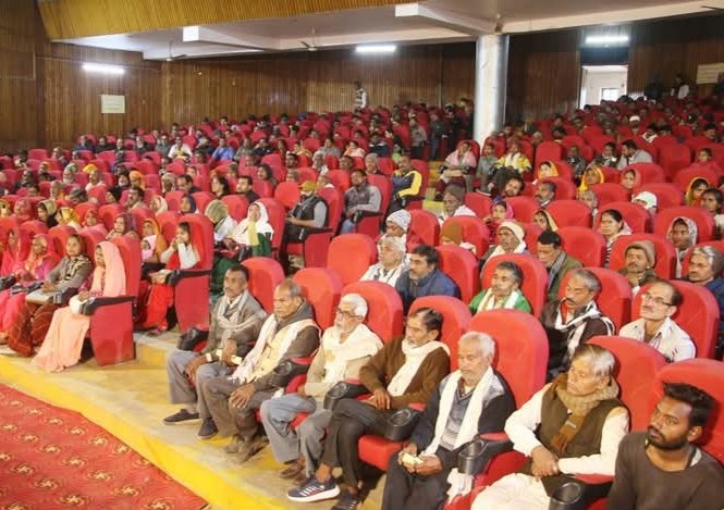 zpsatna's tweet photo. सतना जिले का जिला स्तरीय स्वामित्व कार्यक्रम प्रदेश की माननीय राज्यमंत्री श्रीमती प्रतिमा बागरी जी के मुख्यातिथ्य में स्थानीय टाउन हाल सतना में आयोजित किया गया। कार्यक्रम में केंद्र स्तर से आयोजित माननीय प्रधानमंत्री श्री नरेंद्र मोदी जी के कार्यक्रम का सीधा प्रसारण दिखाया गया https://t.co/DzHoAyfxAs