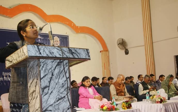 zpsatna's tweet photo. सतना जिले का जिला स्तरीय स्वामित्व कार्यक्रम प्रदेश की माननीय राज्यमंत्री श्रीमती प्रतिमा बागरी जी के मुख्यातिथ्य में स्थानीय टाउन हाल सतना में आयोजित किया गया। कार्यक्रम में केंद्र स्तर से आयोजित माननीय प्रधानमंत्री श्री नरेंद्र मोदी जी के कार्यक्रम का सीधा प्रसारण दिखाया गया https://t.co/DzHoAyfxAs