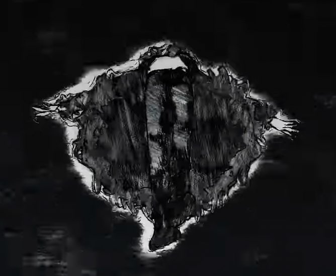 GLAY最新MVのここのTERU、もう見下しすぎて逆に見上げるハンコックみたいで最高。 
