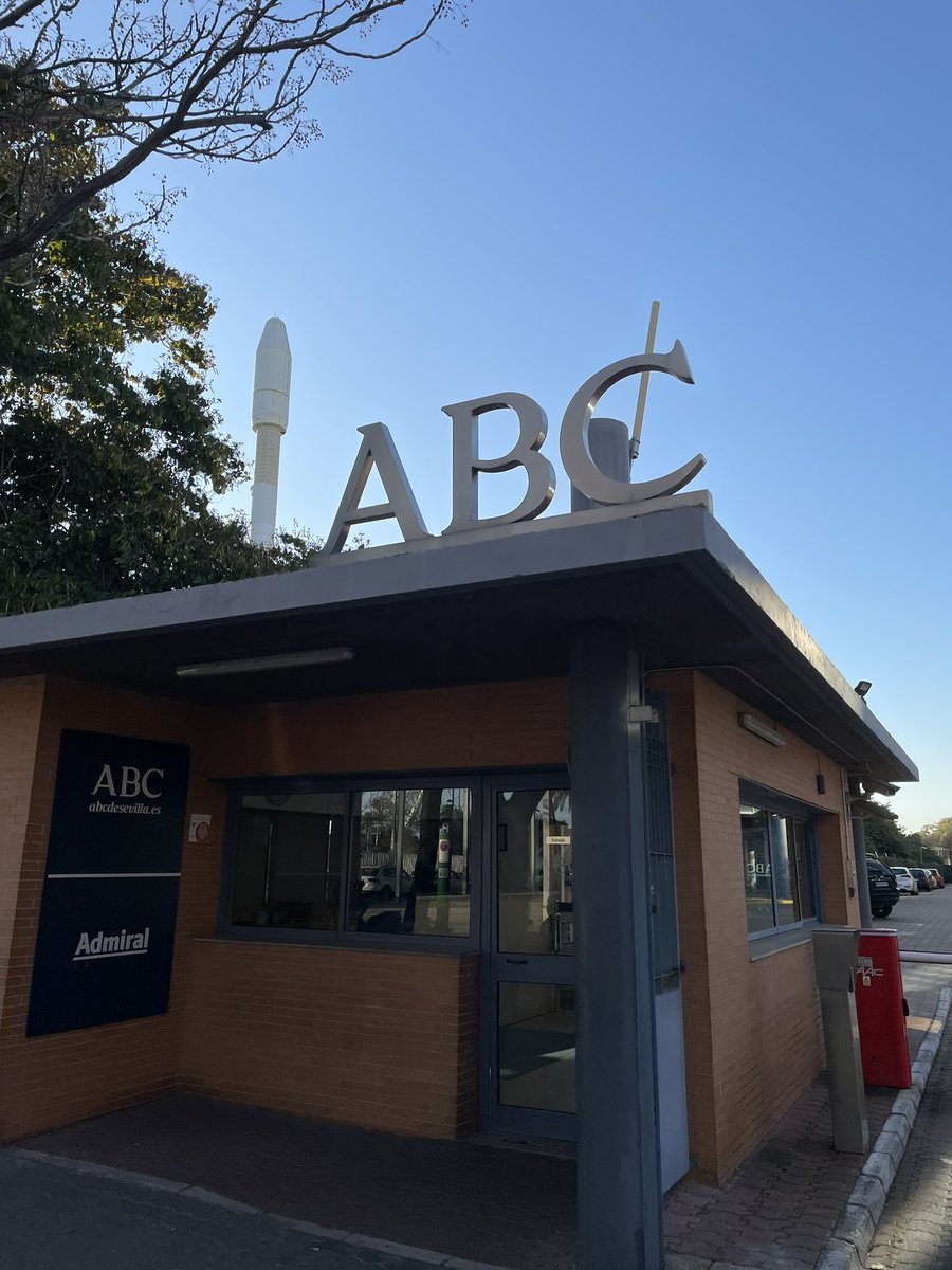 manulopeez_'s tweet photo. Con esto finalizo mi etapa en @abcdesevilla. 
Han sido unos meses de trabajo y mucho aprendizaje, rodeado de grandes profesionales y personas, a los que siempre les estaré agradecido.
Seguimos! https://t.co/r35Nu8yNGN