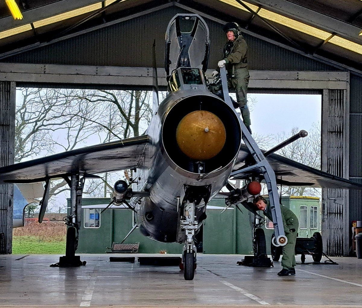 Robhereagain's tweet photo. Bruntingthorpe 2025, Lightnings under the care of the LPG and photo shoot via COAP, hope everyone who attended has thawed out now🥶🥶🙂🙂
@COAPhoto @BlickyIan @scottiebateman @USAS_WW1 @Airfix @AviateAddict
#COAP #Bruntingthorpe #Lightning https://t.co/8oa2UXTUkm