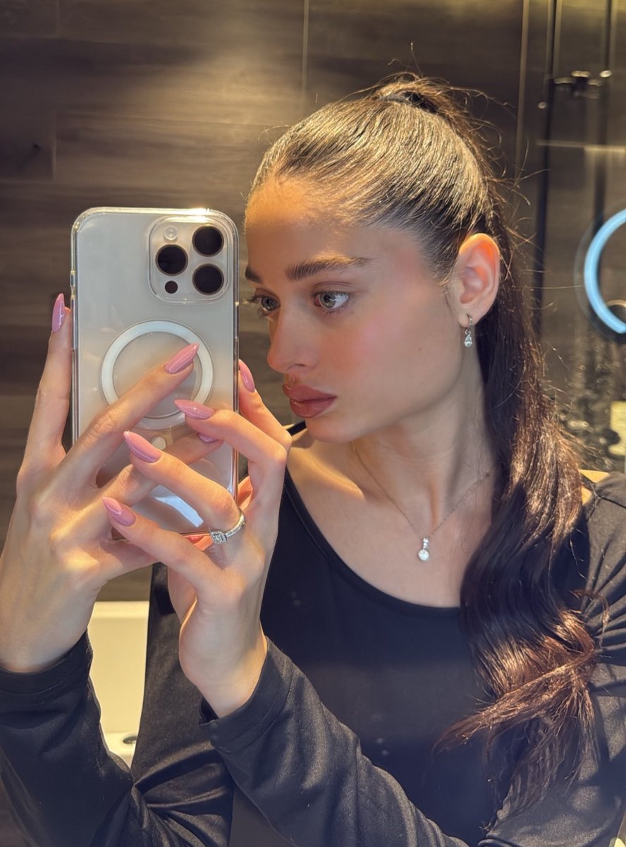 Hi, 
say it back to get a surprise in your DMs

findom femdom paypig whalesub