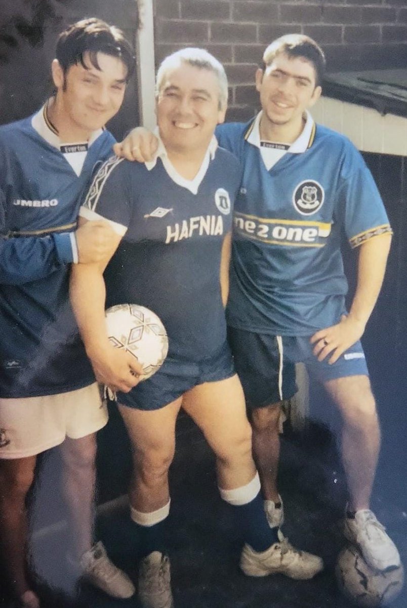 SoundDave1981's tweet photo. @Everton #efcretro
@phil4975 and Joe - Stewards in the Park End
#efcmatchday https://t.co/EsWgA7OUlT