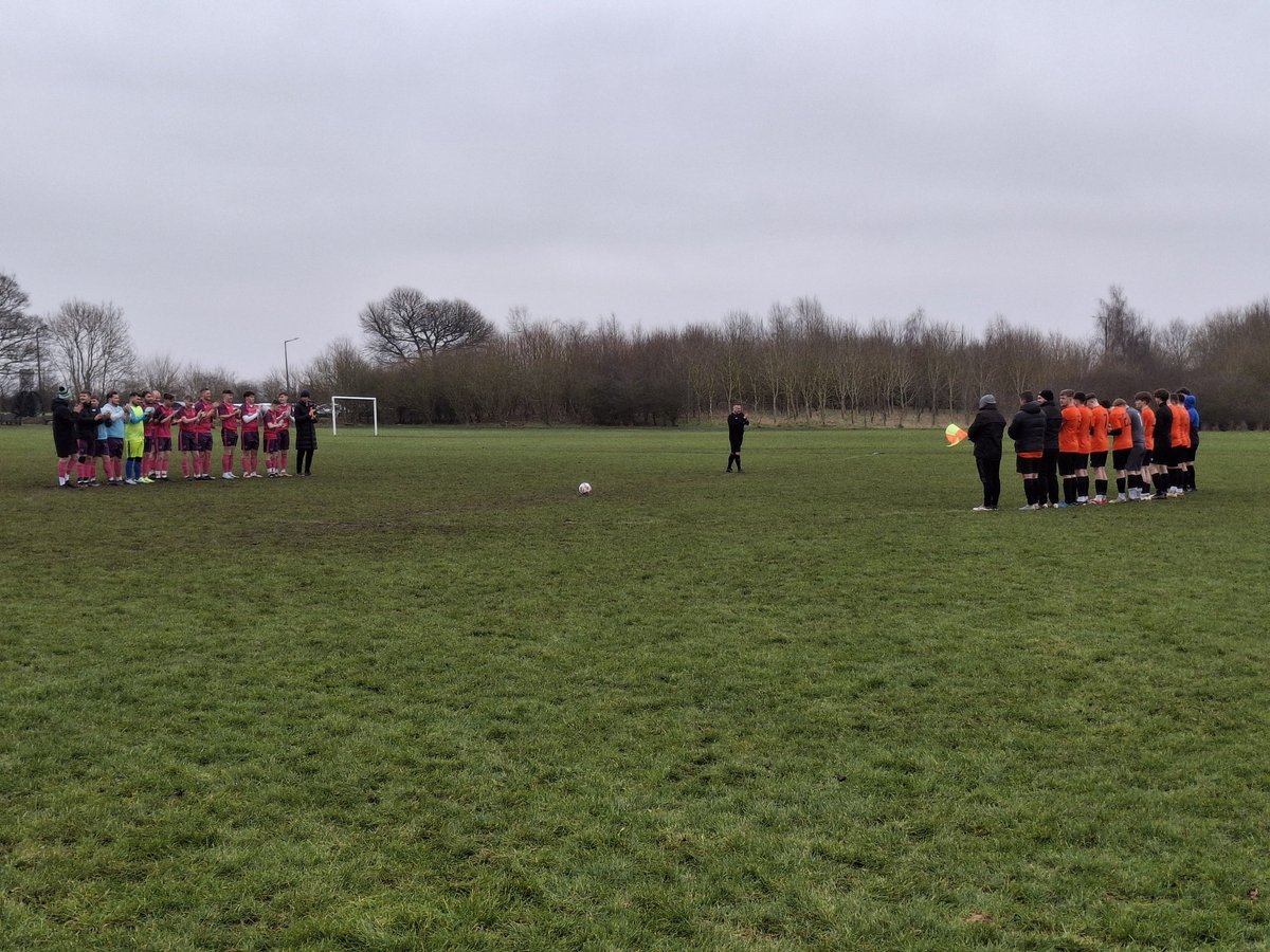 PCFCSunAdults's tweet image. Minute applause for Mark Smith 

@ChesterfieldSL 

And we are underway 

#PCFC
