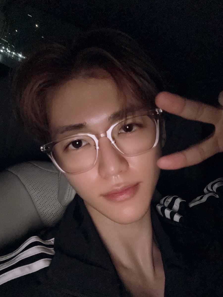 jamong1323's tweet photo. 아디다스 안경 재민🖤🖤 https://t.co/KROY7hHDra