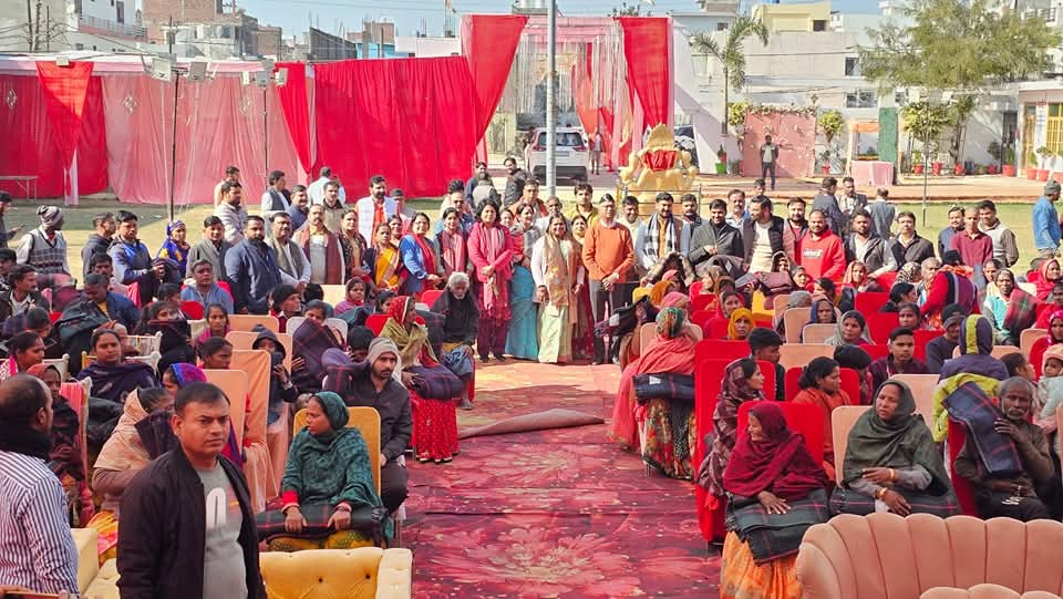 DrNeerajBora's tweet photo. आज मध्याह्न जानकीपुरम, लखनऊ स्थित सीता लॉन में भीषण ठंड एवं शीतलहर से बचाव हेतु जरुरतमंदों में कंबल वितरित किया। इस अवसर पर मण्डल अध्यक्ष श्री संजय तिवारी, निवर्तमान मण्डल अध्यक्ष श्री राकेश ���ाण्डेय, पार्षद प्रतिनिधि श्री सौरभ तिवारी, पार्षद श्रीमती राजकुमारी मौर्य, पार्षद श्री मानसिंह यादव, पार्षद श्री राघवराम तिवारी, श्री सतीश वर्मा, श्री संतोष शुक्ला समेत अन्य स्वजन उपस्थित रहें।