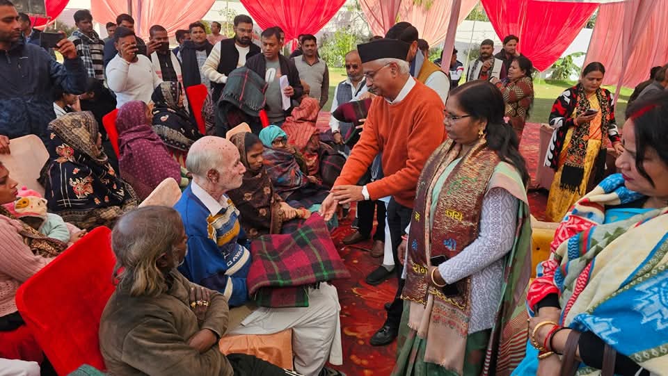 DrNeerajBora's tweet photo. आज मध्याह्न जानकीपुरम, लखनऊ स्थित सीता लॉन में भीषण ठंड एवं शीतलहर से बचाव हेतु जरुरतमंदों में कंबल वितरित किया। इस अवसर पर मण्डल अध्यक्ष श्री संजय तिवारी, निवर्तमान मण्डल अध्यक्ष श्री राकेश ���ाण्डेय, पार्षद प्रतिनिधि श्री सौरभ तिवारी, पार्षद श्रीमती राजकुमारी मौर्य, पार्षद श्री मानसिंह यादव, पार्षद श्री राघवराम तिवारी, श्री सतीश वर्मा, श्री संतोष शुक्ला समेत अन्य स्वजन उपस्थित रहें।