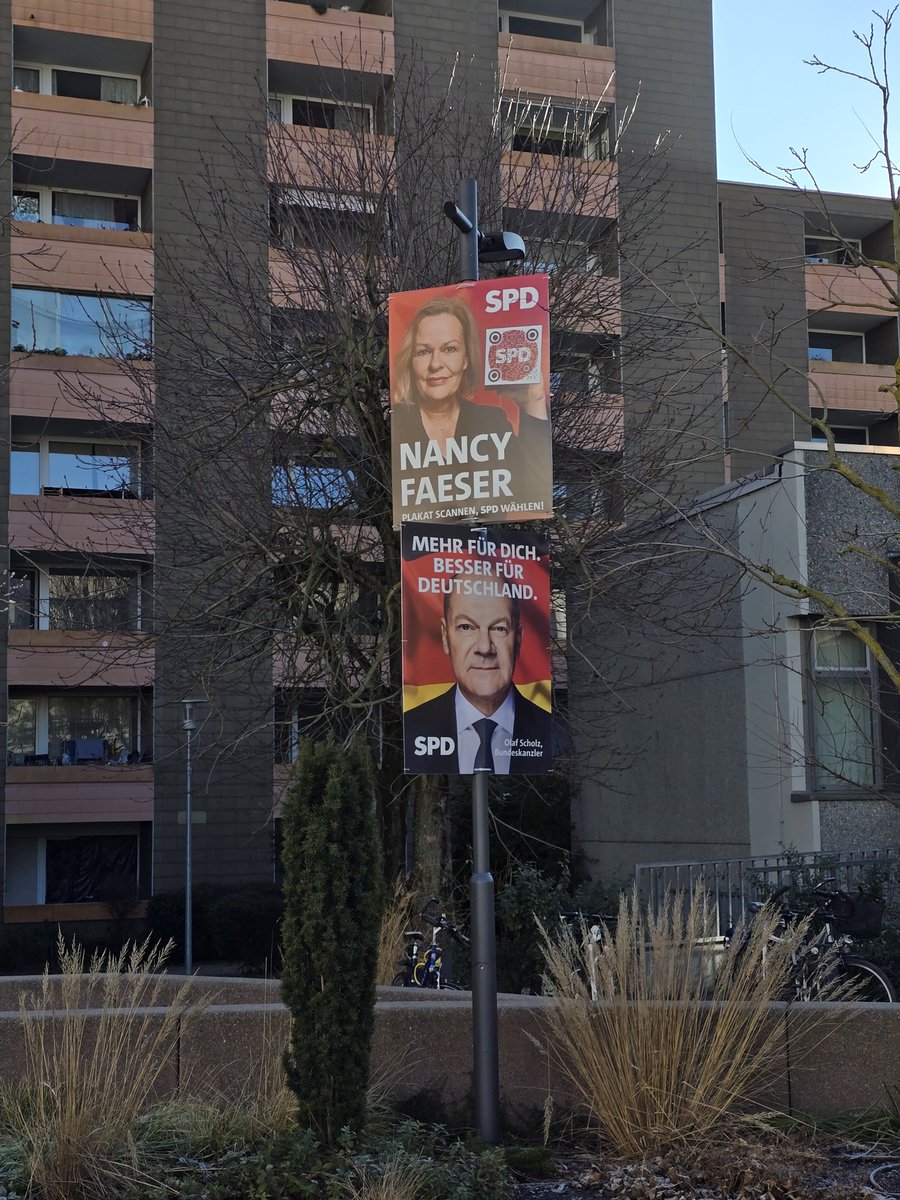 AjpmNews's tweet photo. Jetzt wird @OlafScholz @spdde im #Bürgerhaus #Schwalbach / #Taunus erwartet. Leider ist kein Zugang mehr möglich. https://t.co/AcmoHPRFZr