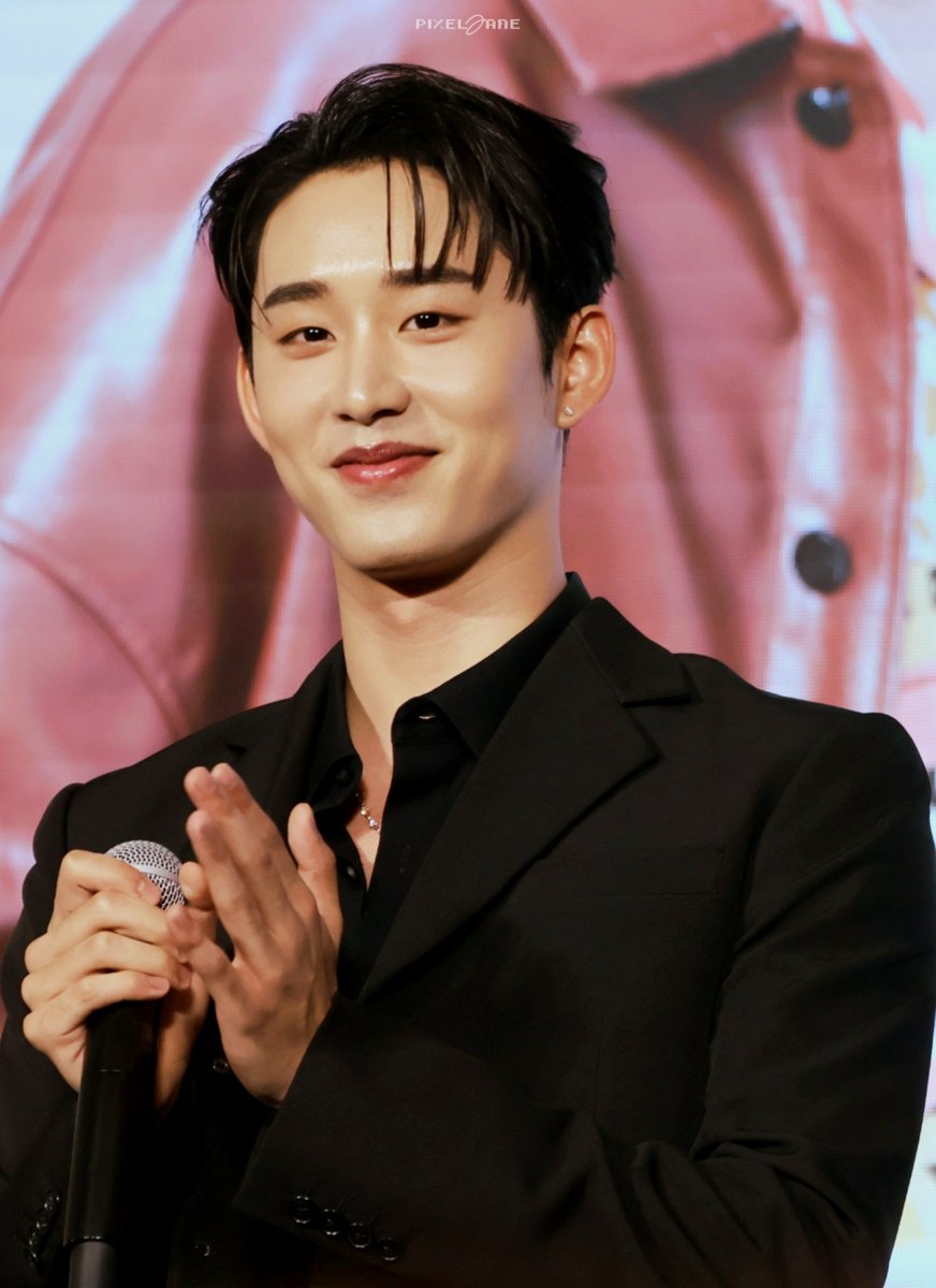 pixeljane's tweet photo. Congrats, Est 🦈! 
You deserve all the love 🫶🏻
Thank you for being William's partner and muse🙏🏻💙

#800KBeSideAlwaysEST
#TT600KMilESTone #est_rvp @EstRvp https://t.co/A3HEercgxf