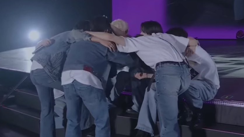 neozzoen's tweet photo. My 127squad 127family 127home 🏠🤍 https://t.co/WPJBMb2zzo