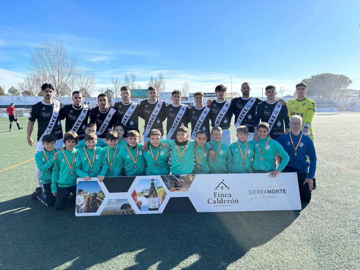 screquena1928's tweet photo. Comienza partido #SCRequena @cfcolonoficial https://t.co/LdQfzb5NeT