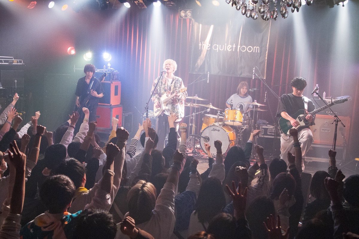 the_quiet_room's tweet photo. 🟣𝗧𝗛𝗔𝗡𝗞 𝗬𝗢𝗨🟡

／
the quiet room Tour 2024-2025
「いま、偶然を抱き寄せて」東名阪ワンマン編
＼

梅田Shangri-Laにお越しいただいたみなさまありがとうございました🫶
名古屋・東京のワンマン公演もお待ちしております🪂🪂🪂
🎫 https://t.co/Wu6MXySdjL

photo by @uno_ukico 
#クワルー https://t.co/jaJY3PkOWE