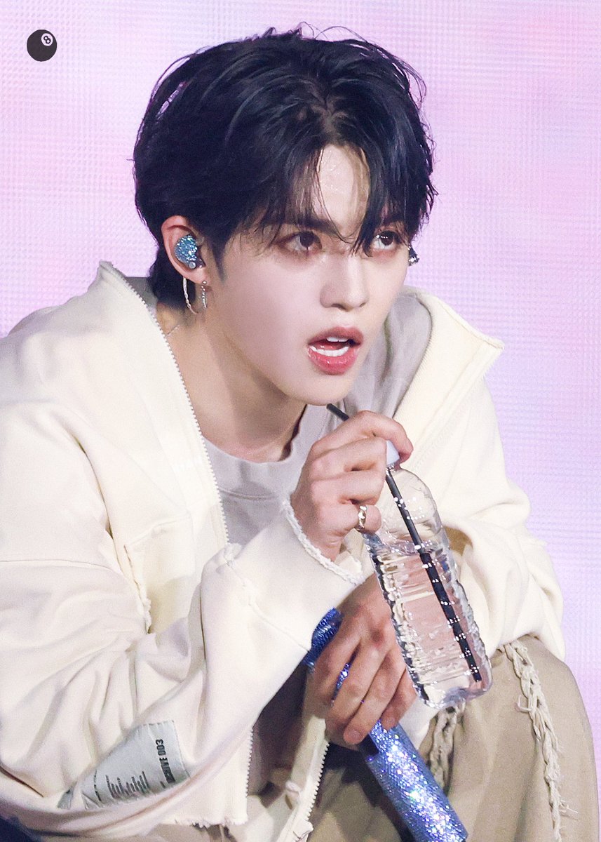 courunx's tweet photo. 241013 SEVENTEEN RIGHT HERE IN GOYANG 

💦

#SEVENTEEN #SCOUPS 
#승철 #에스쿱스 #エスクプス https://t.co/A7FklYFNLd