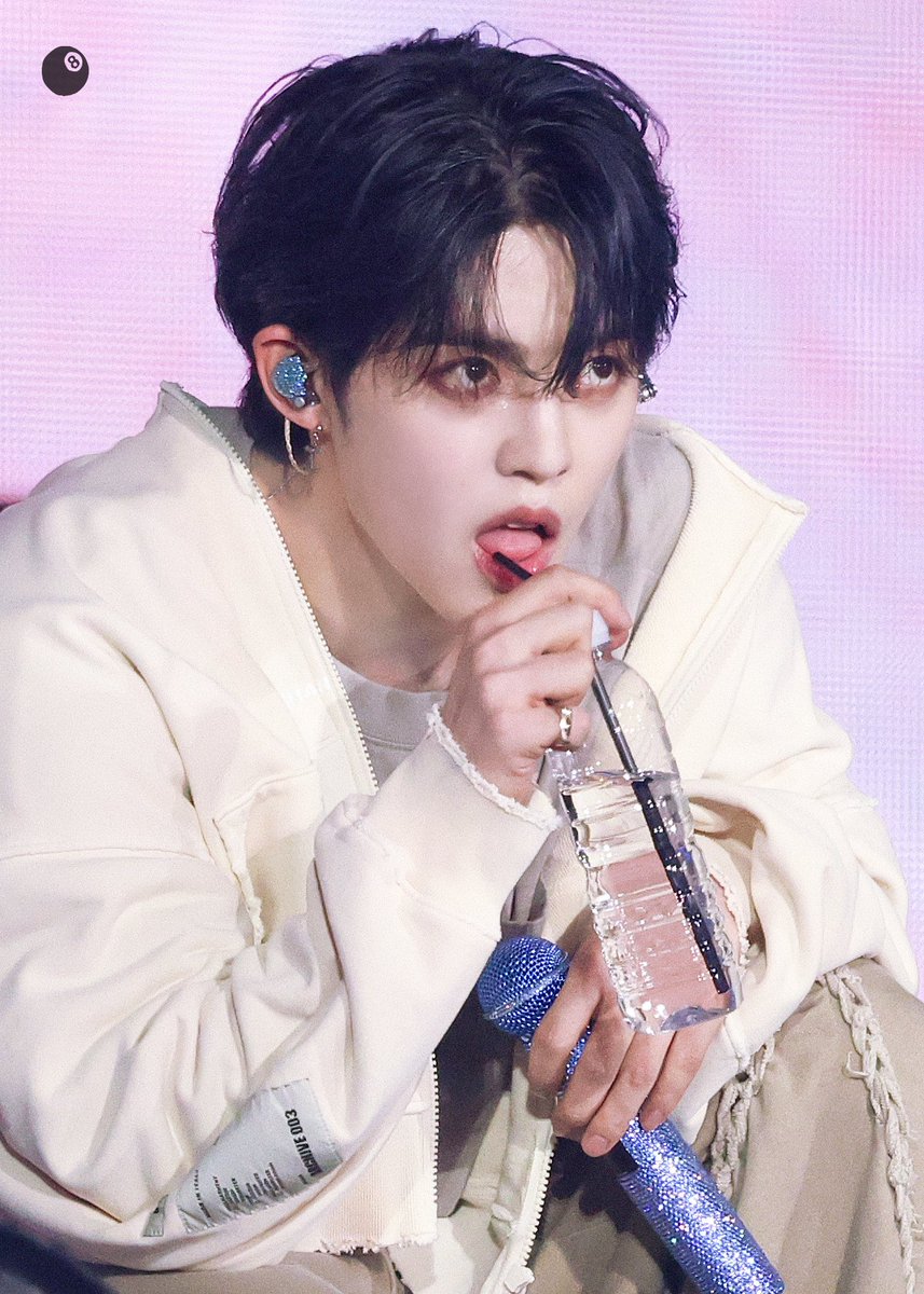 courunx's tweet photo. 241013 SEVENTEEN RIGHT HERE IN GOYANG 

💦

#SEVENTEEN #SCOUPS 
#승철 #에스쿱스 #エスクプス https://t.co/A7FklYFNLd
