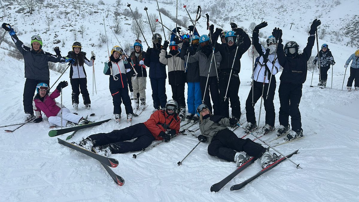PcsAski's tweet photo. Day 2 and our beginners are at the top of the mountain 👍 https://t.co/80Whc0DgsW